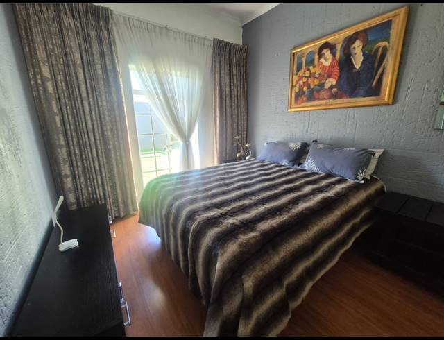 3 BEDROOM TOWNHOUSE FOR SALE IN VANDERBIJLPARK SW 5